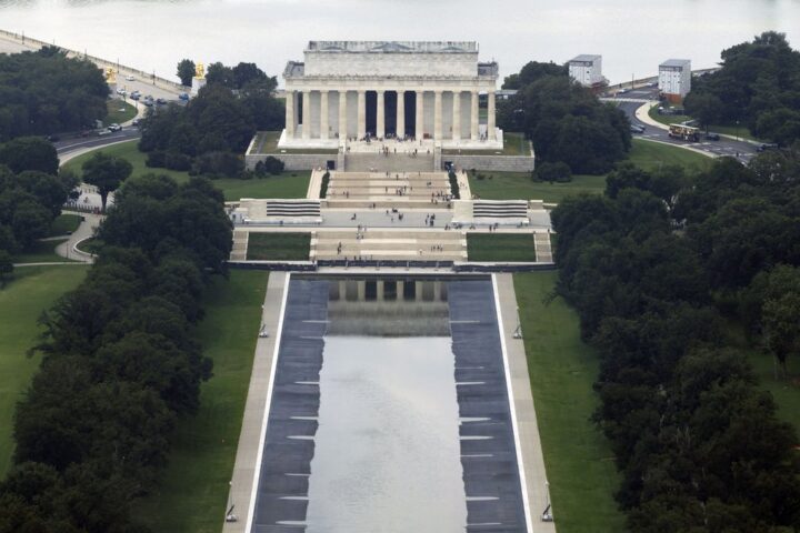 Nouveau revers pour Donald Trump dans l'affaire du bassin du Lincoln Memorial, l'entreprise dénonce des erreurs de rénovation