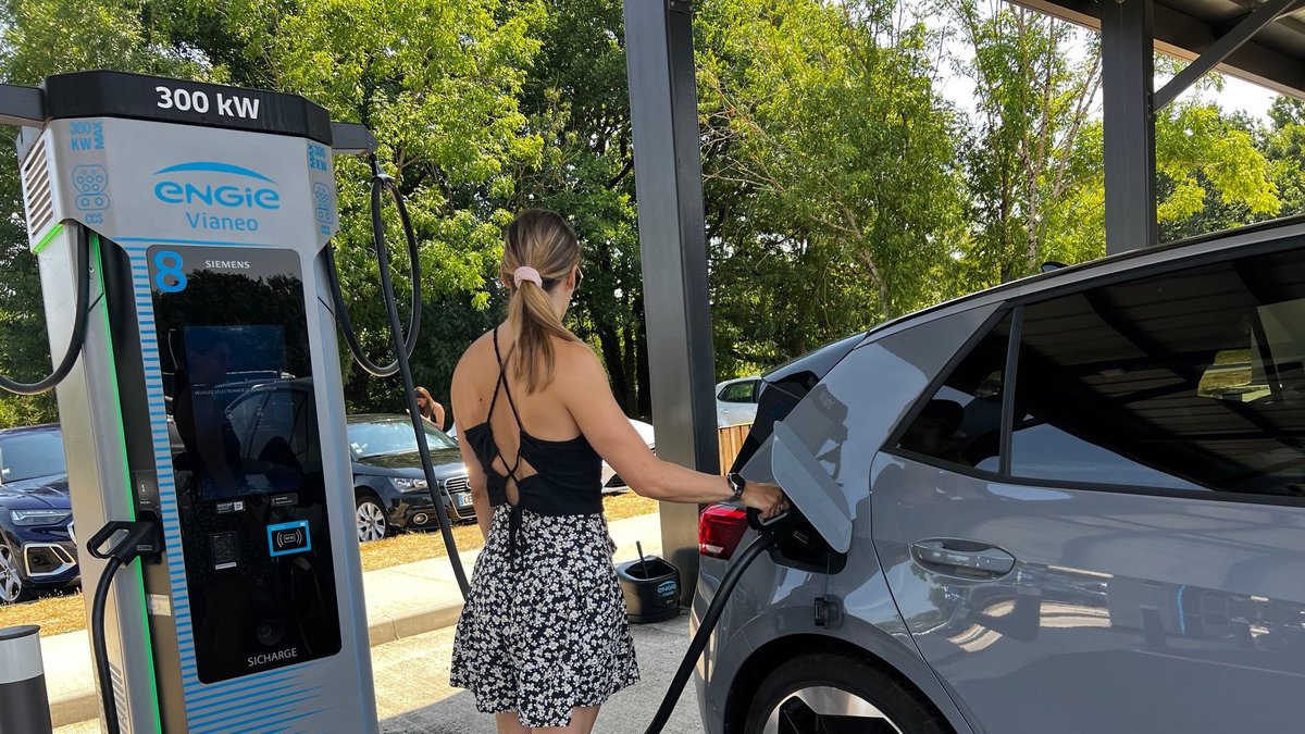 Nouvelle prime pour l'achat de véhicules électriques d'occasion sans conditions de revenus en France