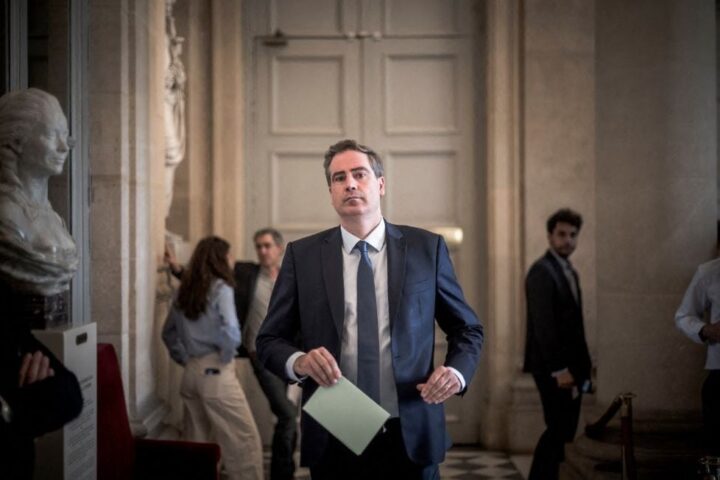Olivier Becht, ancien ministre, annonce sa candidature centriste à la présidentielle de 2027