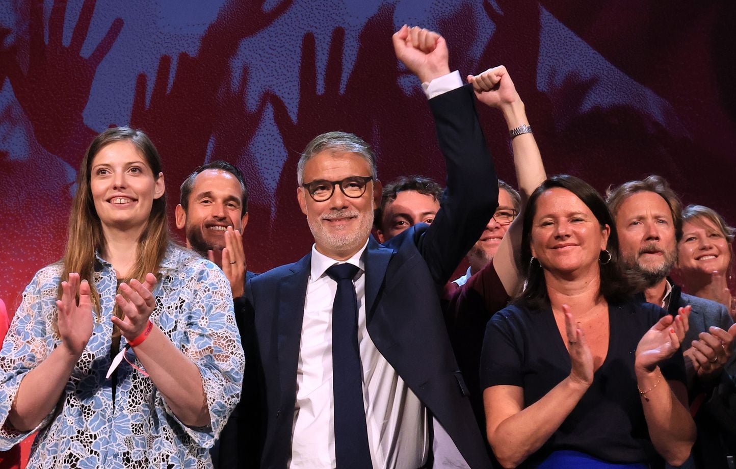 Olivier Faure critique Hollande et Glucksmann pour leur orientation vers le centre-droit