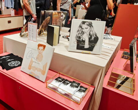 Paris : Les fans de Céline Dion se ruent sur les produits dérivés aux Galeries Lafayette