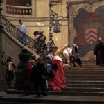 Peut-on exercer du pouvoir sans détenir un titre ? Analyse des éminences grises qui influencent les décideurs.