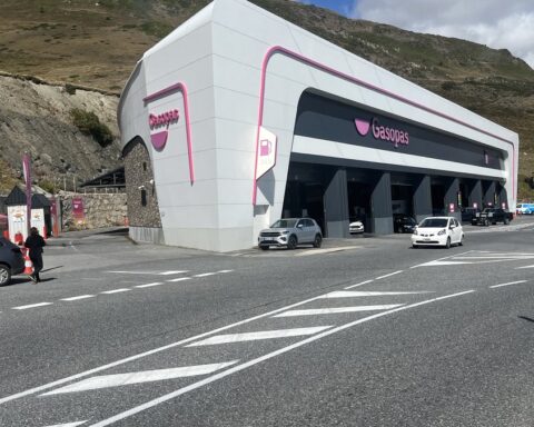 Pourquoi les Français se rendent-ils en Andorre pour faire le plein de carburant ?