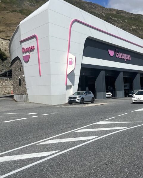 Pourquoi les Français se rendent-ils en Andorre pour faire le plein de carburant ?