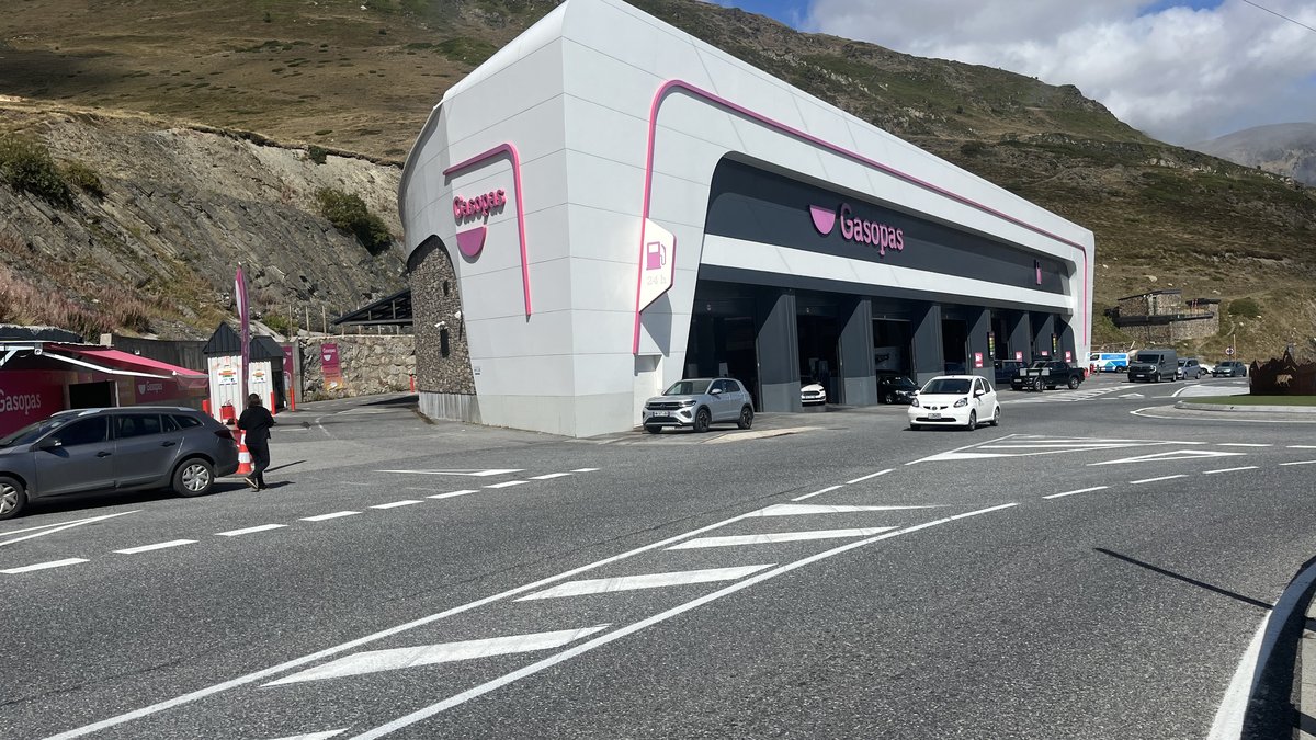 Pourquoi les Français se rendent-ils en Andorre pour faire le plein de carburant ? 1 Pourquoi les Français se rendent-ils en Andorre pour faire le plein de carburant ?