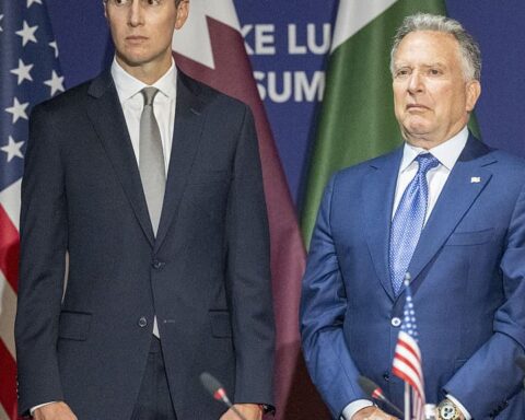 Poutine suspend ses frappes sur Kyiv pendant la visite des émissaires de Trump en Russie et en Ukraine