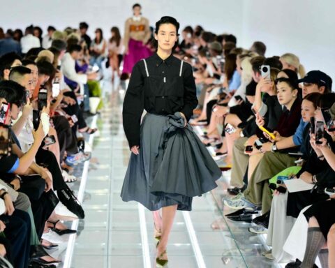 Prada ouvre la semaine de la mode à Milan avec une collection de jupes modernisées