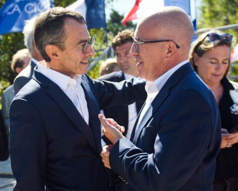 Présidentielle 2027 : Éric Ciotti invite Bruno Retailleau à rejoindre une droite forte pour éviter une scission