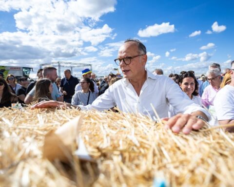 Présidentielle 2027 : François Hollande, Édouard Philippe et Bruno Retailleau plaident pour l'union stratégique