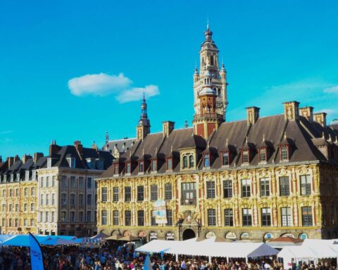 Présidentielle 2027 : les candidats à l'Élysée parmi les stands de la Braderie de Lille