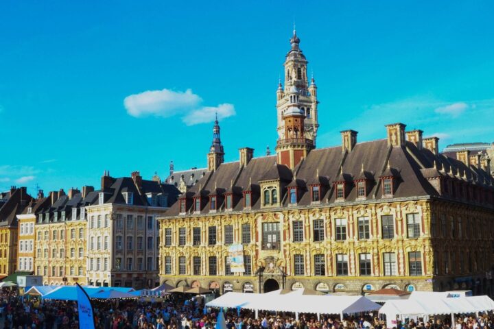Présidentielle 2027 : les candidats à l'Élysée parmi les stands de la Braderie de Lille