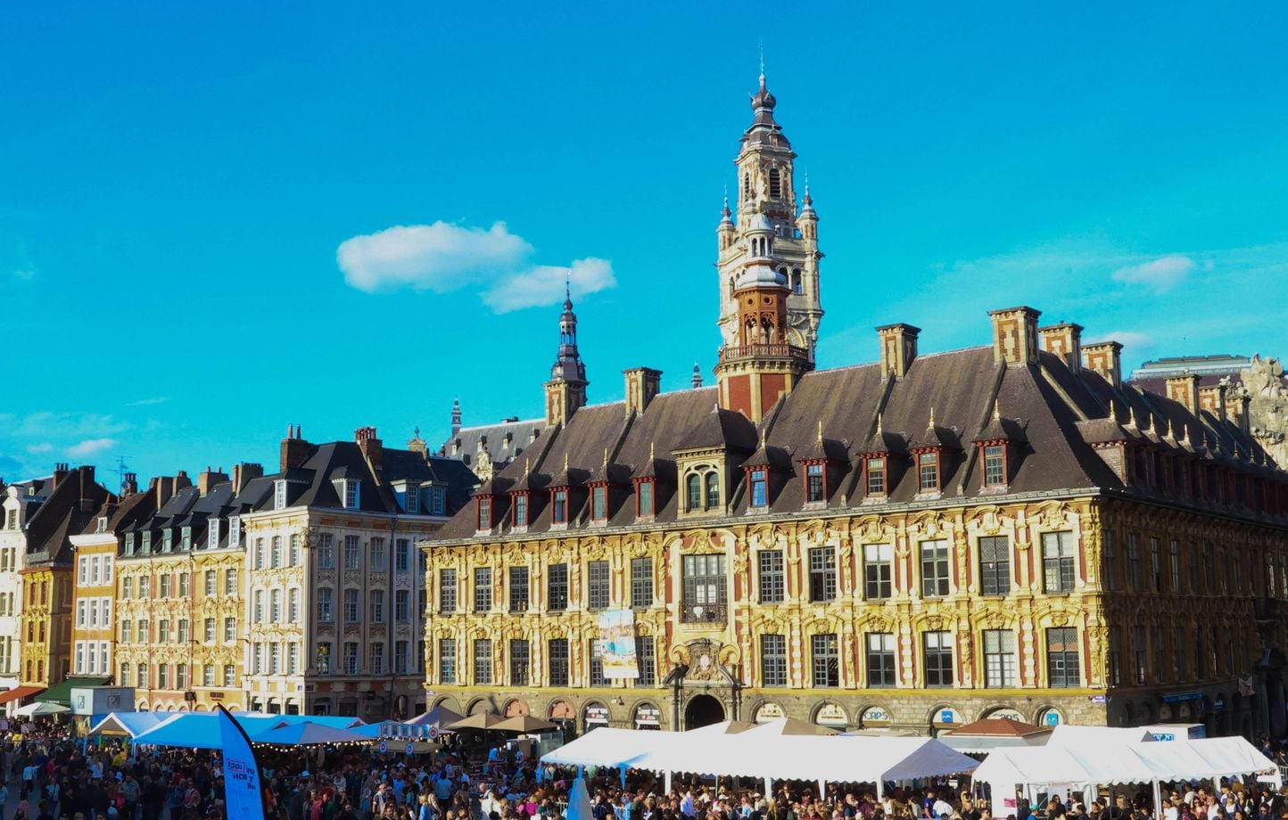 Présidentielle 2027 : les candidats à l'Élysée parmi les stands de la Braderie de Lille