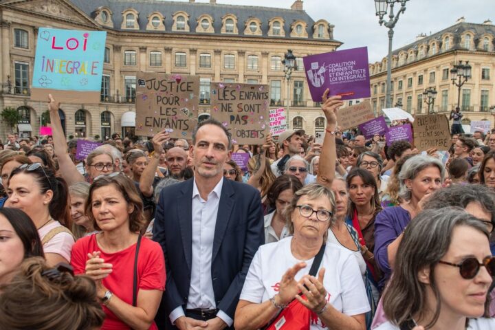 Primaire de gauche pour 2027 : raphaël glucksmann défend les règles établies face aux demandes d'élargissement