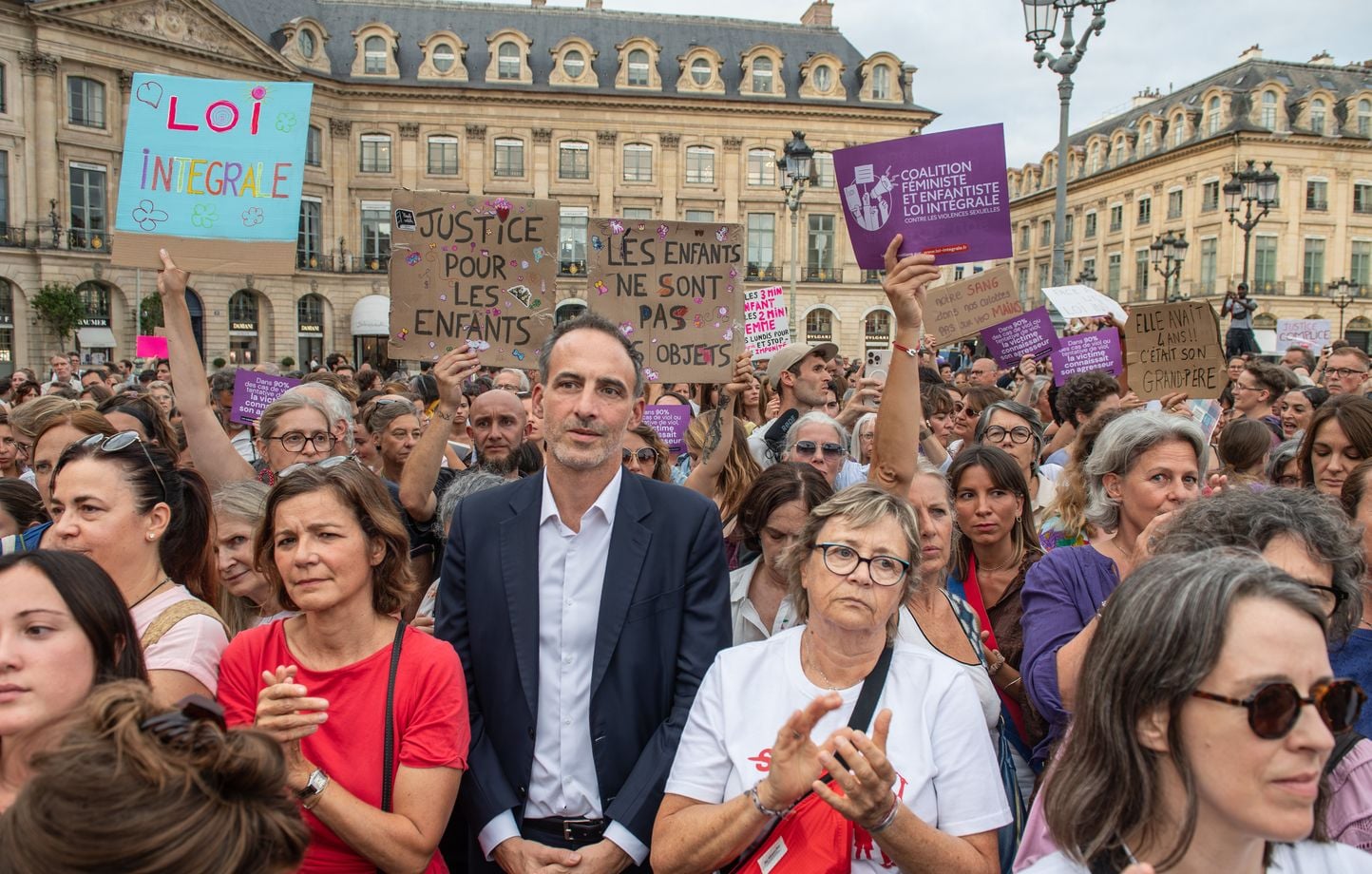Primaire de gauche pour 2027 : raphaël glucksmann défend les règles établies face aux demandes d'élargissement