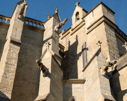 Procédure disciplinaire engagée contre un aumônier militaire pour ses propos politiques à Carcassonne