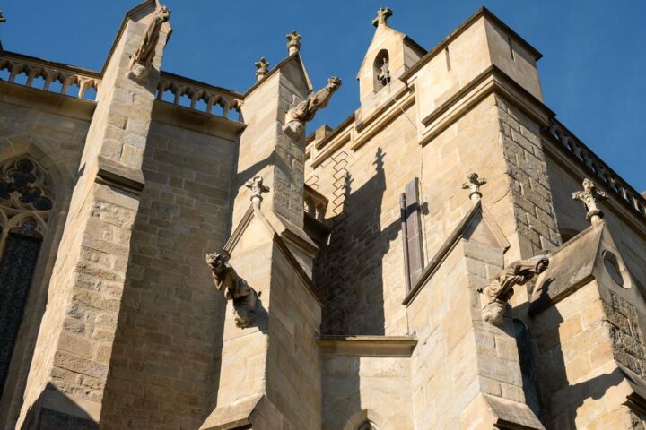 Procédure disciplinaire engagée contre un aumônier militaire pour ses propos politiques à Carcassonne