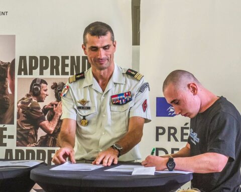 Quatre jeunes Ariégeois s'engagent dans les forces armées à Foix, un rêve d'enfance devenu réalité