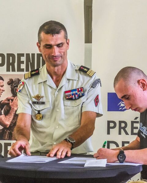 Quatre jeunes Ariégeois s'engagent dans les forces armées à Foix, un rêve d'enfance devenu réalité