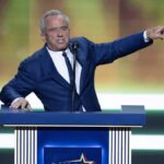 Robert Kennedy Jr relance la théorie des chemtrails lors d'une conférence antivax aux États-Unis