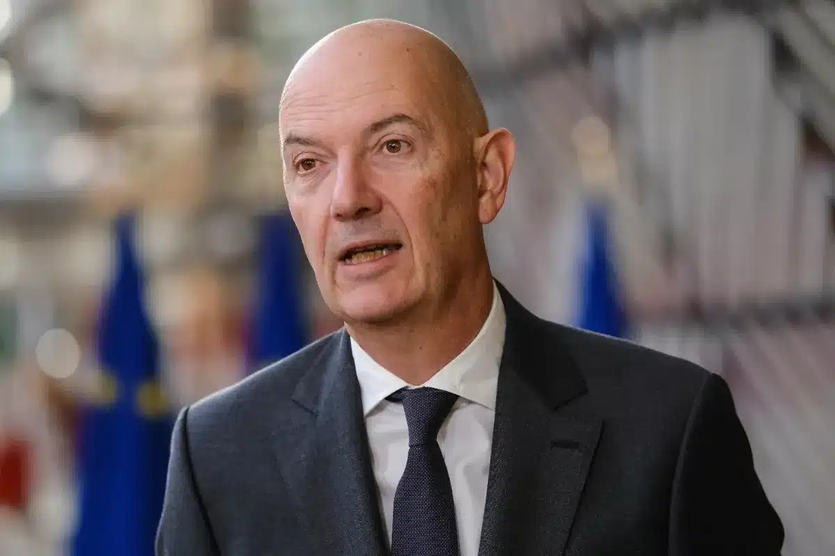 Roland Lescure annonce que la taxation de l'épargne salariale est envisagée : une mauvaise nouvelle pour 12 millions de salariés concernés.