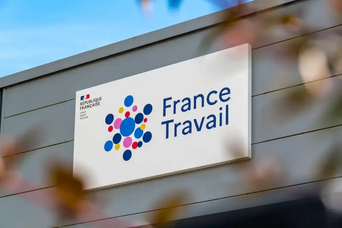 Rupture conventionnelle en septembre : un délai de 3 mois sans allocations que de nombreux salariés découvrent tardivement.