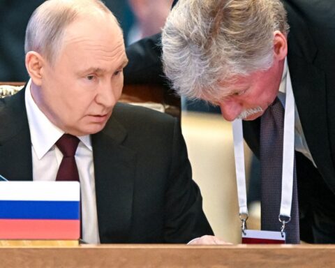 Sanctions américaines : le Kremlin dénonce des mesures "infernales" après le vote du Congrès