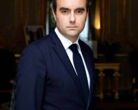 Sébastien Lecornu dévoile un plan d'économies de 54 milliards d'euros d'ici 2027.