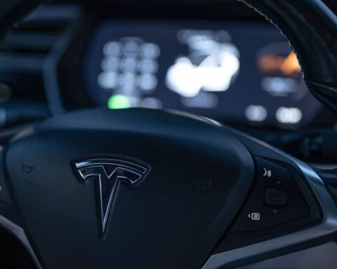 Tesla FSD en France : deux défis surmontés en six semaines