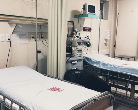 Transport sanitaire : un rapport recommande le transfert de 6,7 milliards d'euros pour améliorer les services médicaux