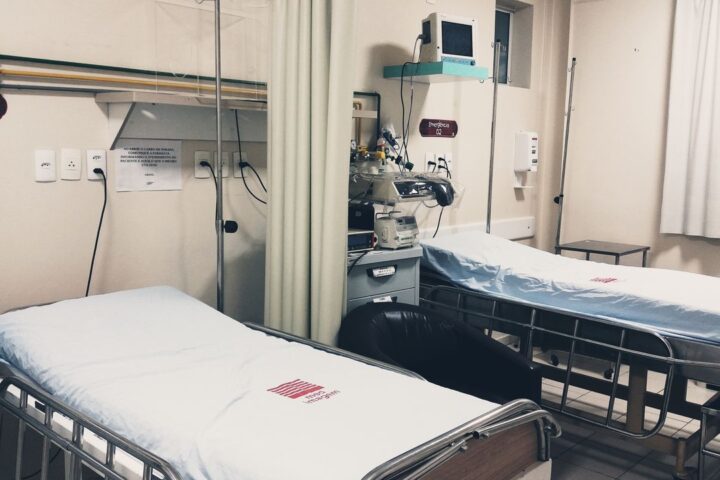 Transport sanitaire : un rapport recommande le transfert de 6,7 milliards d'euros pour améliorer les services médicaux