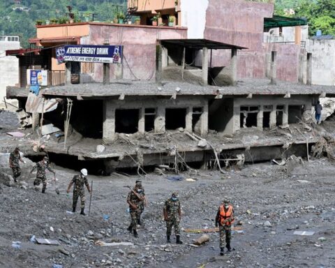 Troisième rescapé extrait d'un tunnel au Népal après la crue meurtrière de fin août