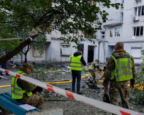 Un adolescent de 14 ans tué par des frappes russes à Kiev, bilan tragique s'alourdit
