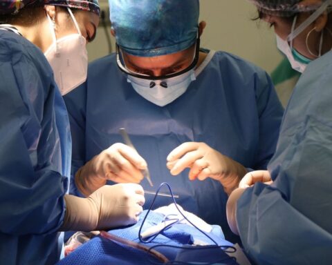 Un adolescent opéré de l'appendicite en Italie souffre de la négligence médicale pendant deux ans