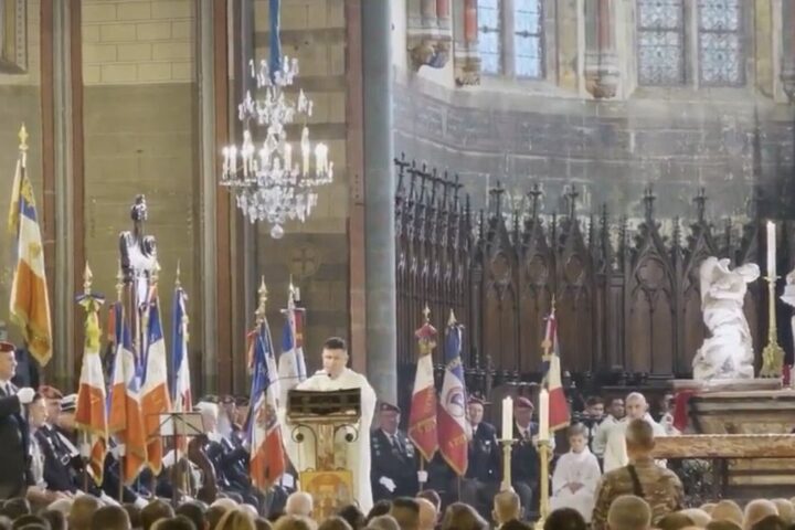 Un aumônier militaire à Carcassonne appelle à se calmer les "gauchistes" lors d'une messe en octobre 2025