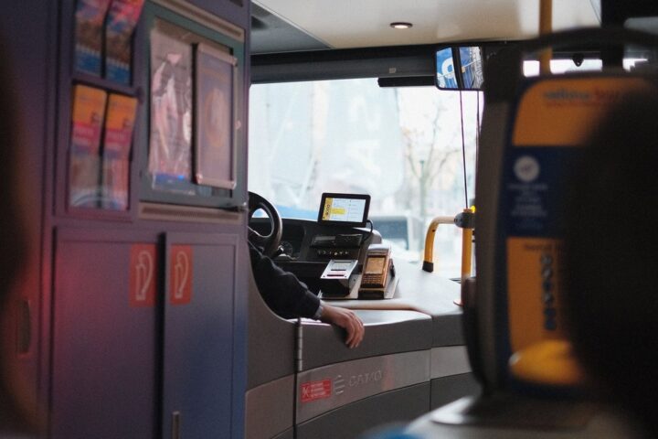 Un contrôleur de bus licencié pour absentéisme et falsification de documents en Italie