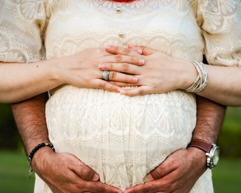 Un couple poursuit une clinique de fertilité en Floride après avoir découvert une erreur de paternité