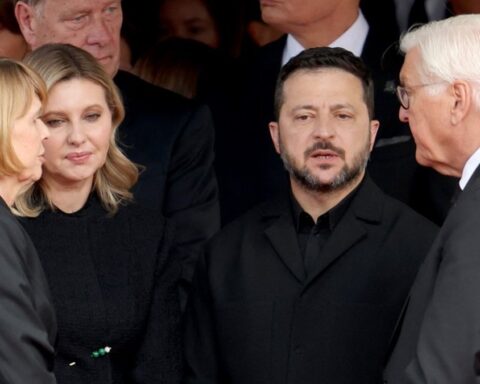 Un drone russe a manqué de percuter l'avion de Zelensky en route vers Oslo