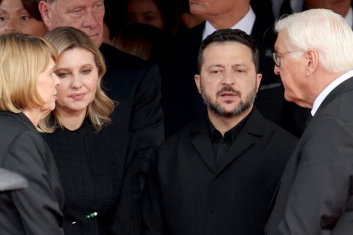 Un drone russe a manqué de percuter l'avion de Zelensky en route vers Oslo