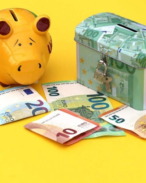 Un enfant engendre des dépenses de 6 172 euros lors de sa première année, explications à l'appui.