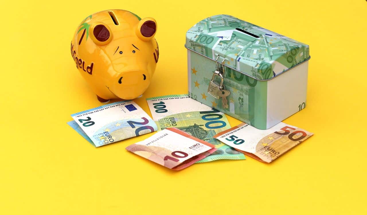 Un enfant engendre des dépenses de 6 172 euros lors de sa première année, explications à l'appui.