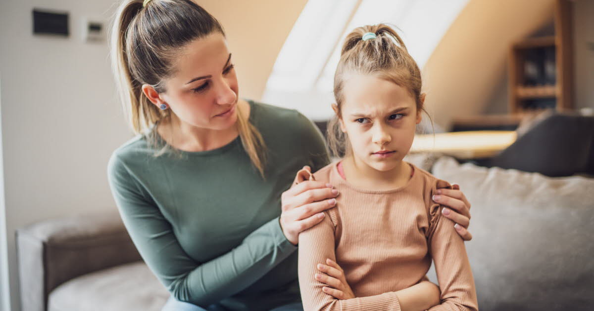 Un enfant sage à l'école mais turbulent à la maison : comprendre ce phénomène complexe