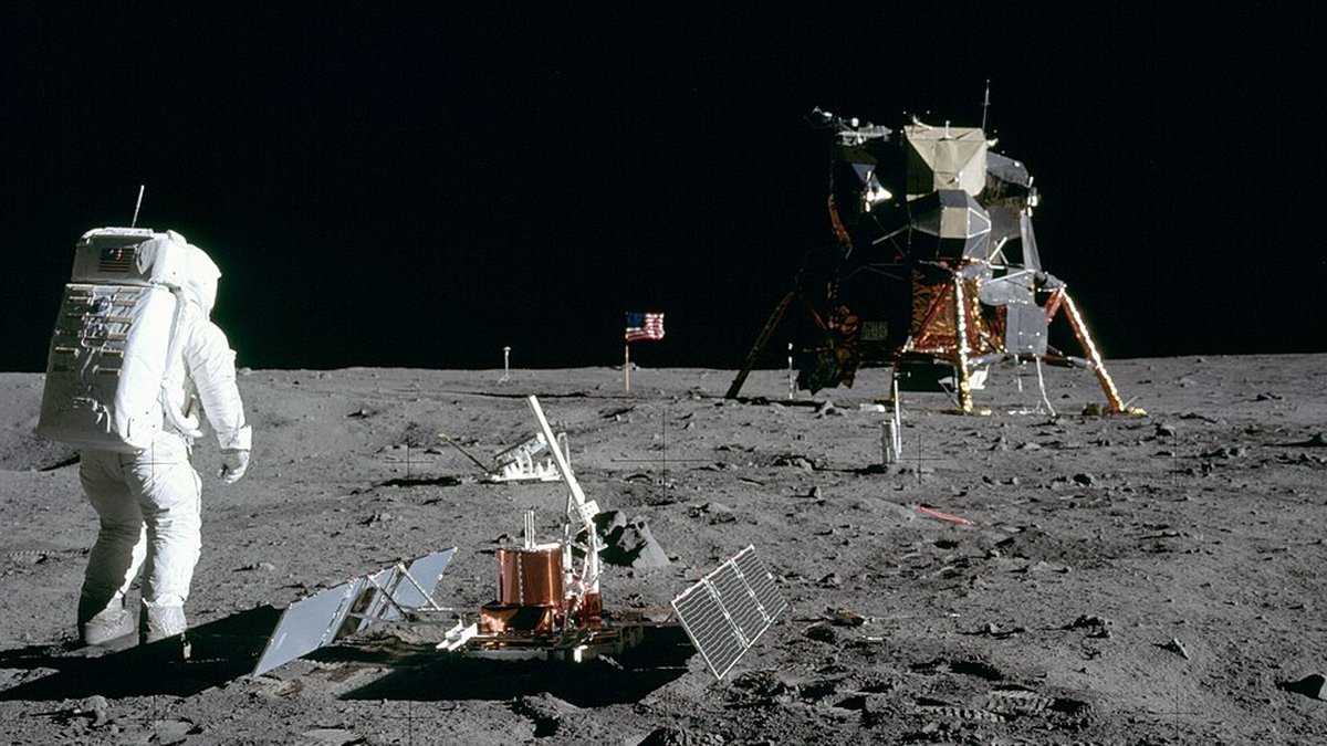 Un étudiant achète des bandes originales d'Apollo 11 pour 217 dollars et les revend 1,82 million 1 Un étudiant achète des bandes originales d'Apollo 11 pour 217 dollars et les revend 1,82 million