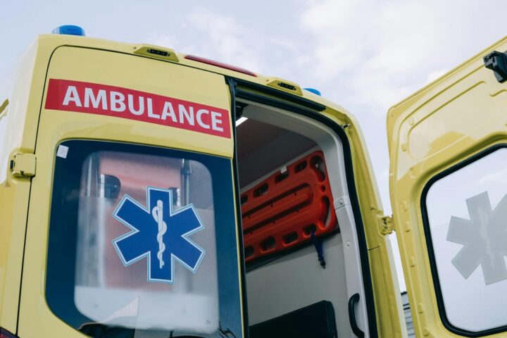 Un festivalier tombe d'un arbre sur une mère de famille au Kentucky, elle est maintenant paralysée