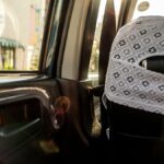 Un garçon de 5 ans meurt après avoir été oublié 2h dans une voiture à 41°C aux États-Unis, ses parents inculpés pour homicide involontaire