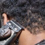 Un garçon de 6 ans se rase la tête pour soutenir son cousin de 13 ans atteint de leucémie