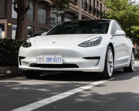 Un homme condamné en Australie pour avoir harcelé son ex-compagne en contrôlant sa Tesla à distance