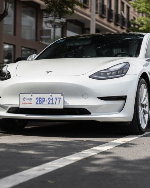 Un homme condamné en Australie pour avoir harcelé son ex-compagne en contrôlant sa Tesla à distance