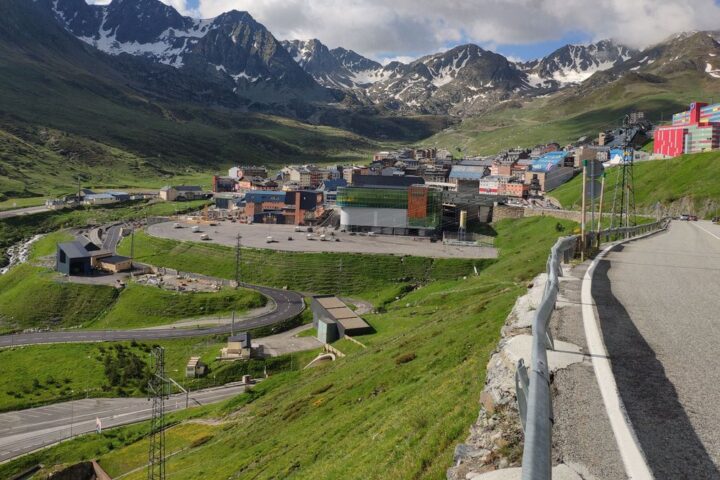Un homme de 40 ans dort dans la rue près de la frontière franco-andorrane, les habitants se mobilisent pour l'aider