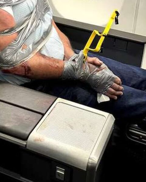 Un homme de 67 ans agressif immobilisé en vol avec du ruban adhésif et arrêté à Baltimore