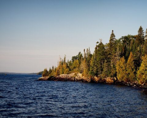 Un homme de 70 ans perdu pendant 11 jours dans le parc national d'Isle Royale aux États-Unis retrouvé par deux kayakers